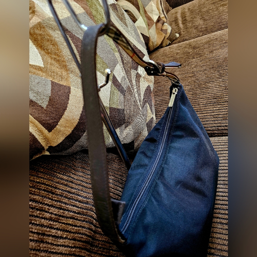 Authentic Burberry Tote bag - Picture 5 of 16